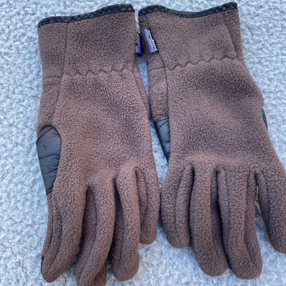 Patagonia Synchilla Fleece Gloves womens size M? Brown Black Logo COZY COMFRT - Picture 1 of 6